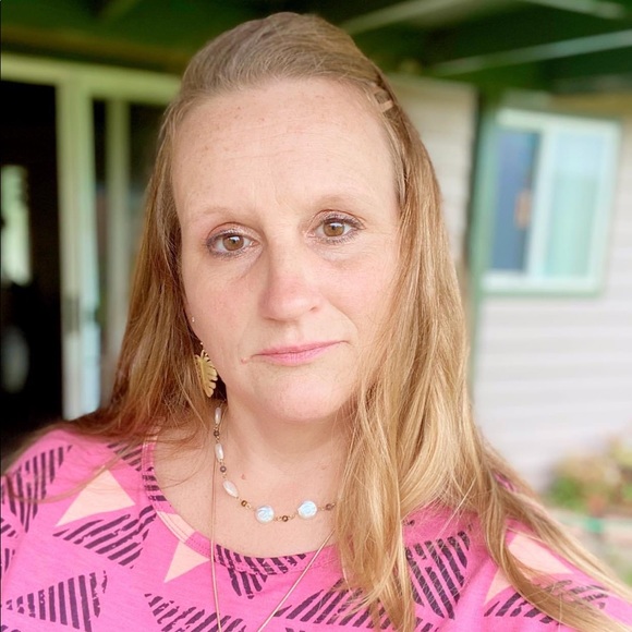 Meet your Posher, Janna - Picture 1 of 2